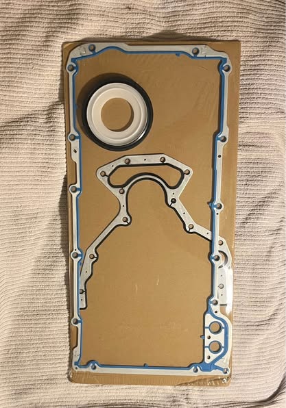 BS40640 Engine Rear Main Seal W/Oil Pan Gasket OS30693R Replacement For Chevy Replacement for GMC 4.8 5.3 Replaces BS40640 1x Rear Crankshaft Seal 1x Rear Main Seal OS30693R 1x Oil Pan Gasket