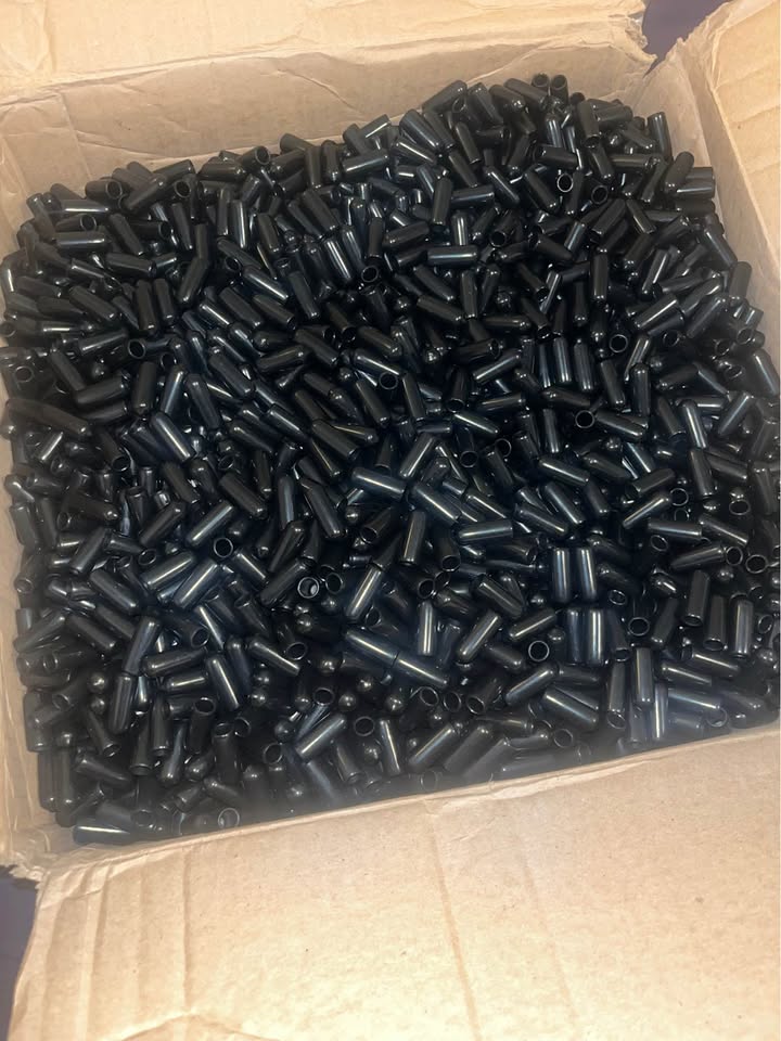 HVC-304-16 HVC Series Flexible Round Caps, Black Vinyl 0.304" W x 1.000" L Thread Protectors